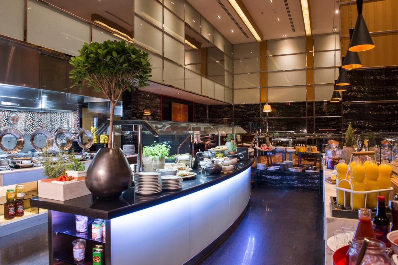 Radisson Blu Hotel, Media Дубай