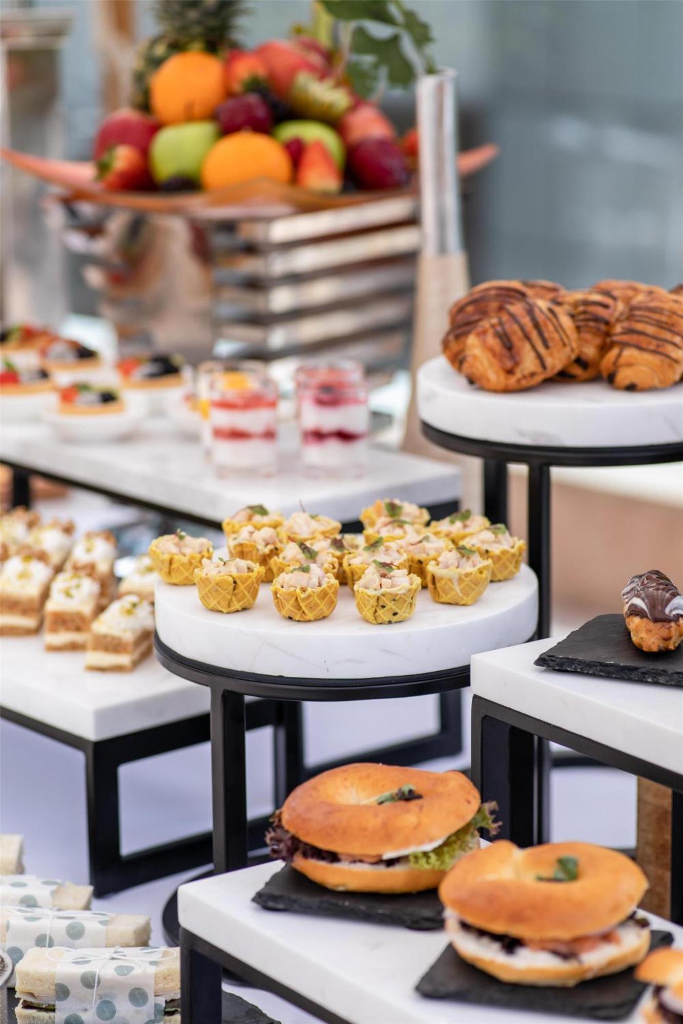 Radisson Blu Hotel, Media 4* Дубай