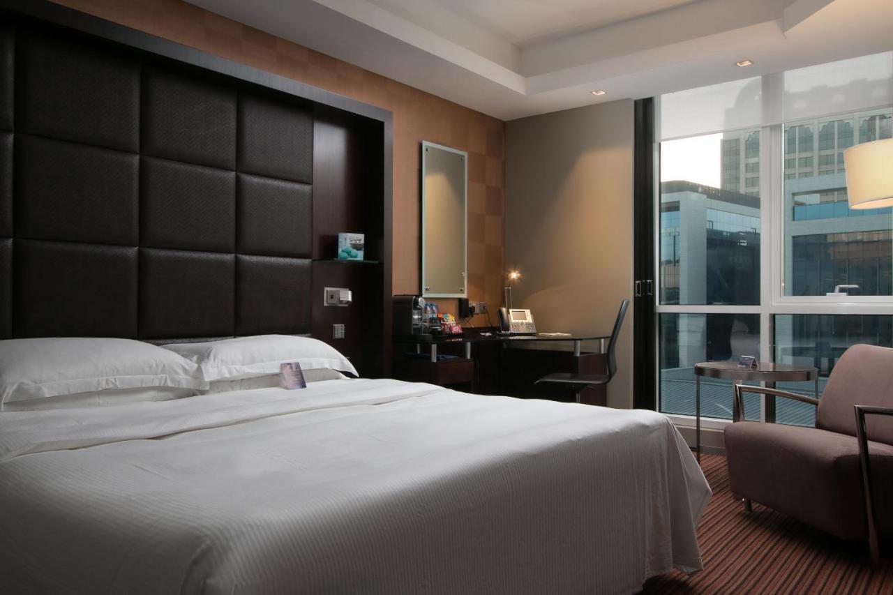 Radisson Blu Hotel, Media Отель 4*