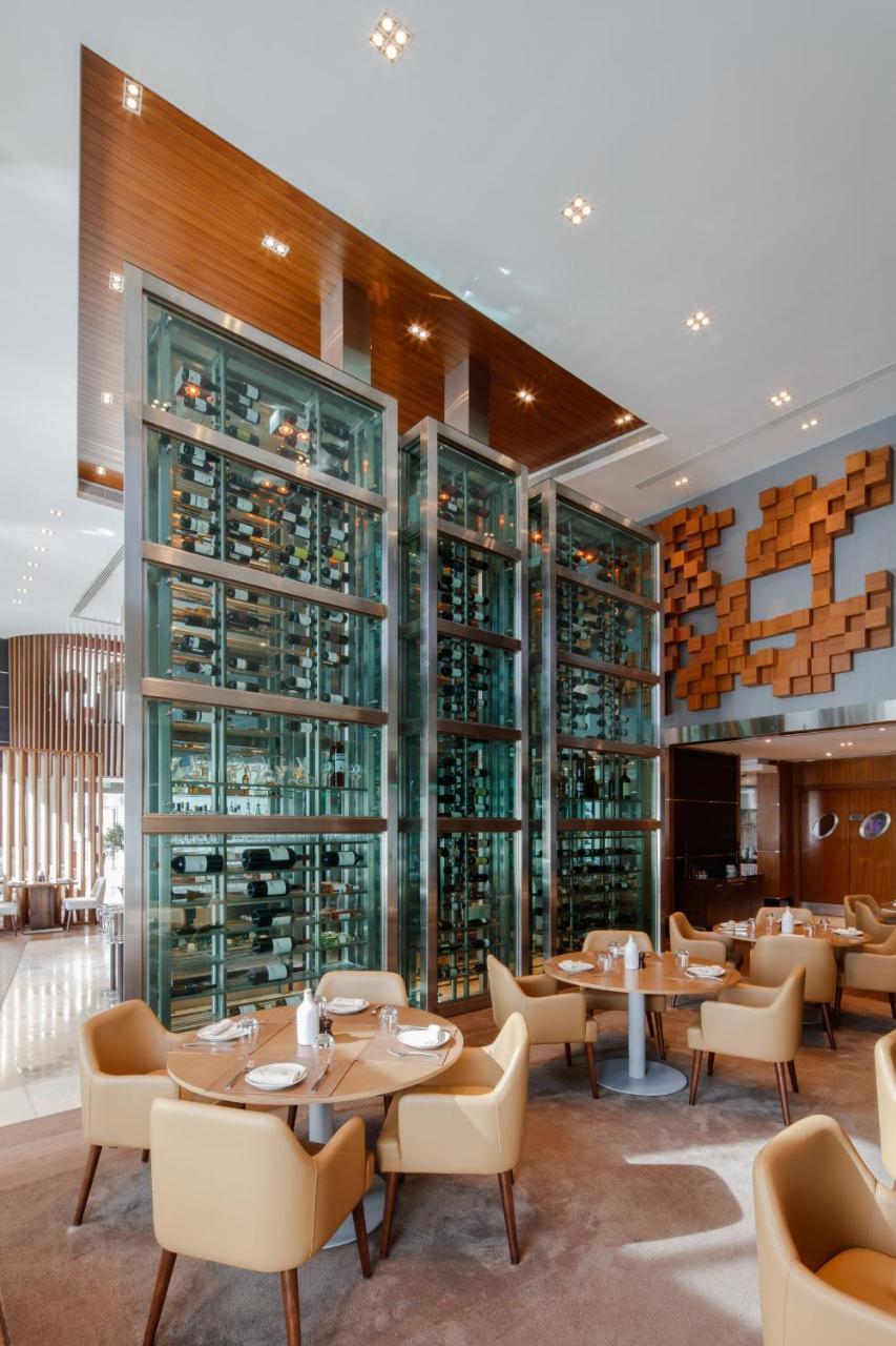 Radisson Blu Hotel, Media Дубай